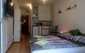 Apartments Leslie